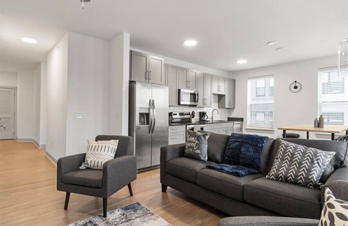 East Walnut HIlls Apartamento | City Views & Style—Cincy Condo by Hot Spots