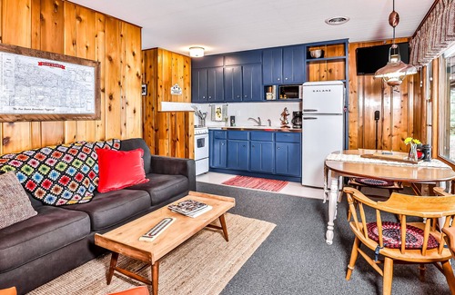 Presque Isle Casa | Classic, 5-suite, lakefront resort on South Turtle Lake with dock & firepit