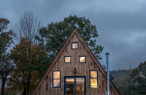 Rumney Cabina | Classic A-Frame Mtns River Hot Tub