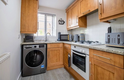Milton Malsor Apartamento | Classic and Charming 2-bed Apt w/Parking and SkyTV