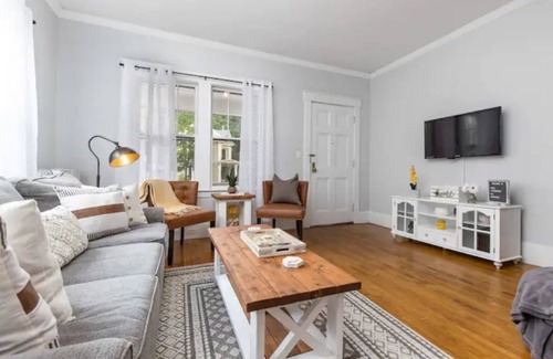 Dover Apartamento | Classic Boutique Farmhouse - Walk to Town - Historic Charm