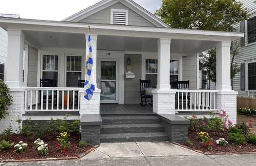 Morehead City Casa | Bungalow clásico con vistas al agua, se admiten perros y 3 cuadras a pie del centro