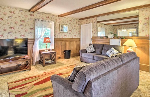 Greene Casa | Classic Cape-Style Farmhouse on 550-Acre Vineyard!