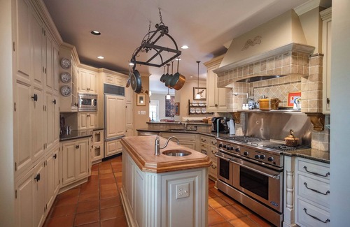 Messick Buntyn Casa | Classic Central Memphis Home with Pool