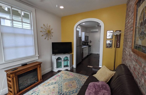 Touro Apartamento | Classic Cozy 1-bedroom Uptown Shotgun w/ Patio in New Orleans