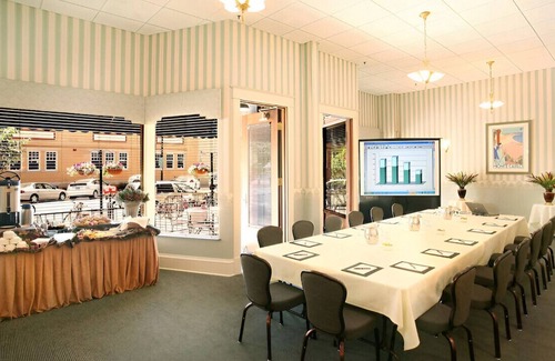 Central Boulder Casa | Classic & Elegantly Appointed Room for Couples!