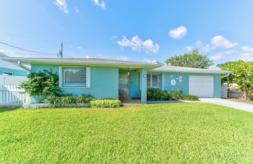 Ormond-by-the-Sea Casa | Classic Florida home 5 min walk to the beach..comfortable, peaceful and relaxing