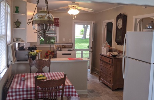 Markesan Cabaña | Classic Green Lake cottage, lakefront, screened boathouse deck, dock, swimming