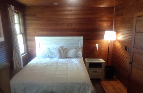 South Carolina Lakes & Blackwater Rivers Casa | Classic lake cabin with one of best sunset views on the lake!