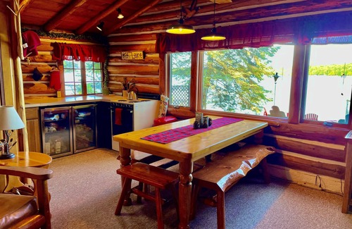 East Jordan Cabina | Cabaña de madera clásica en el hermoso lago Charlevoix!