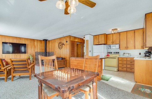 Harrison Casa | Classic on The Lake, Clean+Quiet, Private Dock, Full kitchen, WIFI+ROKU, Laundry