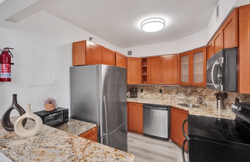 Miami Beach Apartamento | Classic Resort Amenities Condo Steps from the Beach with Gym & Pool 1208