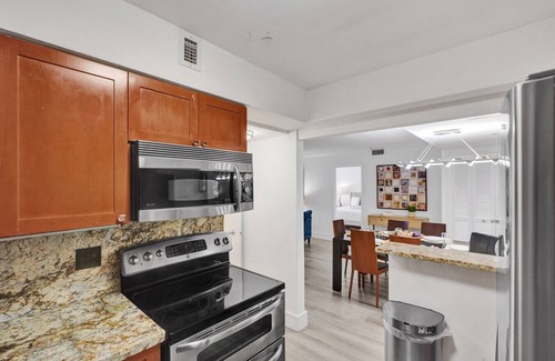 Miami Beach Apartamento | Classic Resort Amenities Condo Steps from the Beach with Gym & Pool 1208