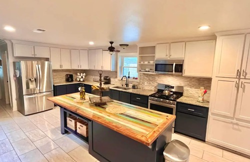 Denham Springs Casa | Classic southern home! Beautiful big kitchen, and centrally located home.