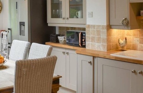 Southrop Cabaña | Classic Two Bedroom 17th Century Cottage Situated in Southrop,in the Cotswolds