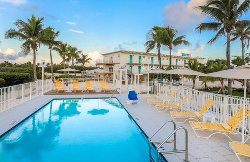 Islamorada Apartamento | Classic Villa w/ Ocean View & Balcony! Beach Access, FREE Parking & Breakfast