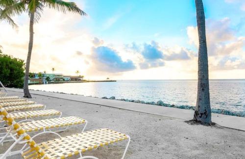 Islamorada Apartamento | Classic Villa w/ Ocean View & Balcony! Beach Access, FREE Parking & Breakfast