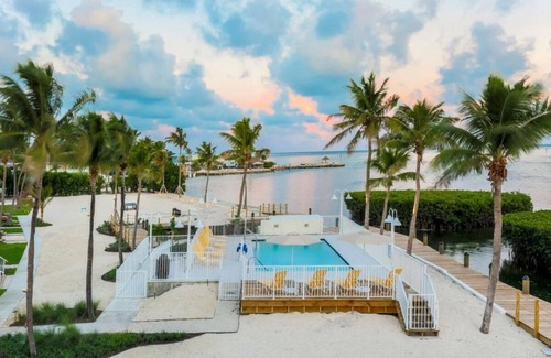 Islamorada Apartamento | Classic Villa w/ Ocean View & Balcony! Beach Access, FREE Parking & Breakfast