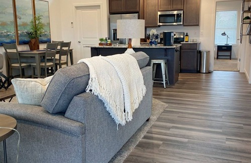 Benton County Apartamento | Classy, Cozy Condo, Ideal 4 Long Stays!