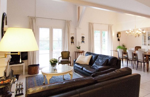 Rouzede Villa | Elegante villa en Ecuras-Rouzède con jardín privado