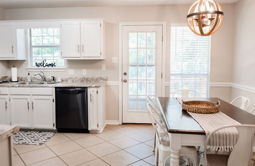 Daphne Casa | CLEAN and COMFY 3br/2ba home in Daphne, Near I-10, Mobile, Fairhope, Beaches!
