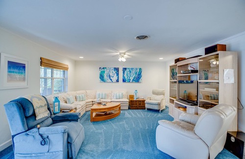 Indian River Shores Casa | Clean and cozy beach home east of A1A, steps from private beach, remodeled pool
