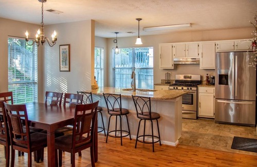 Lawrenceville Casa | Clean + Cozy + Close to 85 & 316 | Pets