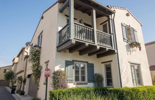Newhall Casa | CLEAN FURNISHED PRIVATE MASTER BEDROOM - NEAR PUBLIC TRANSIT