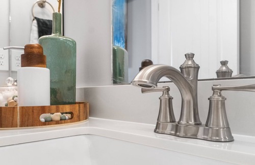 Clarksville Casa | Clean Jungle-Themed w/ King Bed, 30 mins to Nashville, Safe