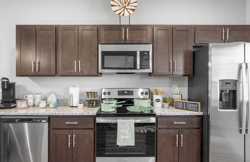 Clarksville Casa | Clean Jungle-Themed w/ King Bed, 30 mins to Nashville, Safe