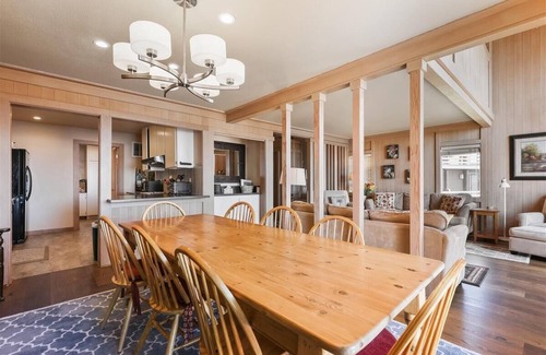 Tahoe City Condominio | Rocky Ridge # 37: 4 dormitorios, 2. 5 BA condominio en Tahoe City, para 8 personas