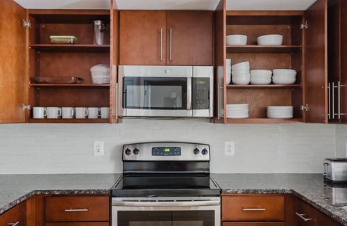 Mount Vernon Triangle Apartamento | Clean Mount Vernon 1BR w/ Pool & Gym, near Metro & Arena, by Blueground