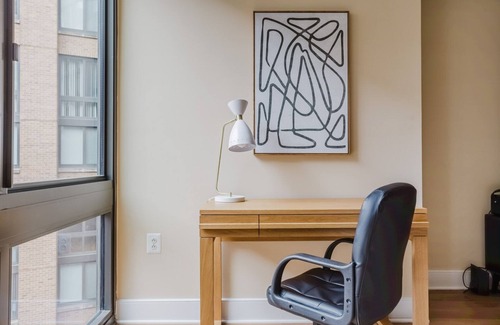 Mount Vernon Triangle Apartamento | Clean Mount Vernon 1BR w/ Pool & Gym, near Metro & Arena, by Blueground