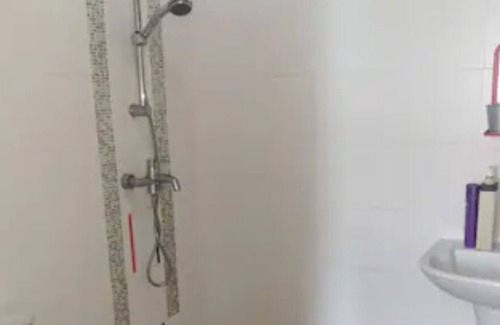 Yishun Apartamento | Clean newly renovated airconditioned double bedroom