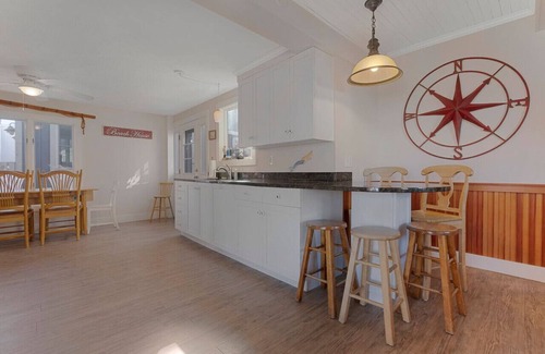 Camp Ellis Casa | Clean, renovated Camp Ellis classic