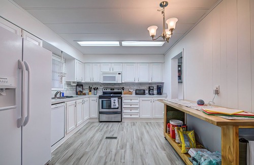 Fort McCoy Casa | Clean renovated LAKEFRONT home on spring fed Lake Kerr in Ocala National Forest.
