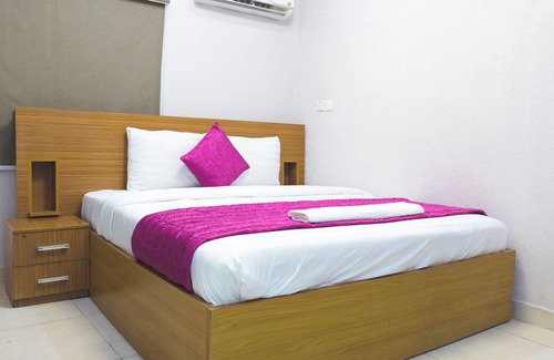 Somolu Apartamento | Clean Single Room in Lagos Suitable for Getaway and Remote Work