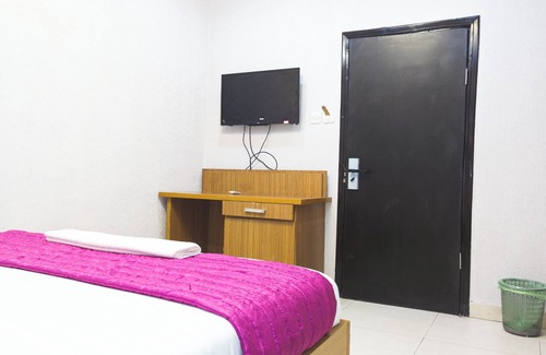 Somolu Apartamento | Clean Single Room in Lagos Suitable for Getaway and Remote Work