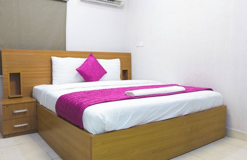 Somolu Apartamento | Clean Single Room in Lagos Suitable for Getaway and Remote Work