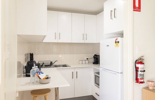 Sunnybank Apartamento | Clean Studio! Train! Parking! Restaurants! 4144D0