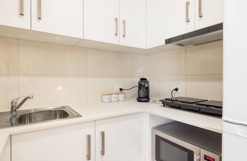 Sunnybank Apartamento | Clean Studio! Train! Parking! Restaurants! 4144D0