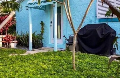 Wilton Manors Apartamento | Clean, tropical, private room, bath, and patio in the heart of Wilton Manors.