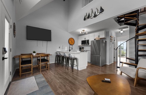 Surf City Casa | Clean & Updated! Steps from the Beach. Dogs Welcome. Grill & Beach Gear