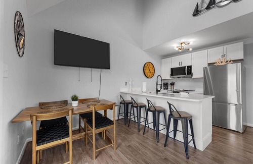 Surf City Casa | Clean & Updated! Steps from the Beach. Dogs Welcome. Grill & Beach Gear