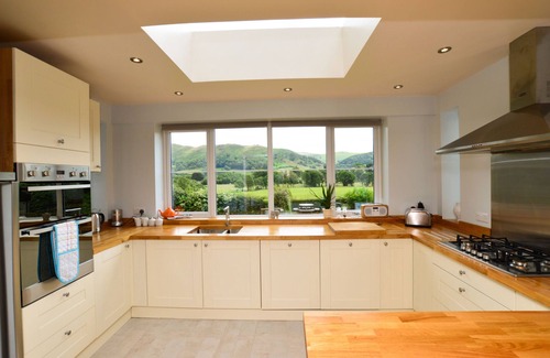 Church Stretton Cabaña | VISTAS CLARAS vistas espectaculares, todas las habitaciones superking en suite, bañera de hidromasaje, a pie de pub