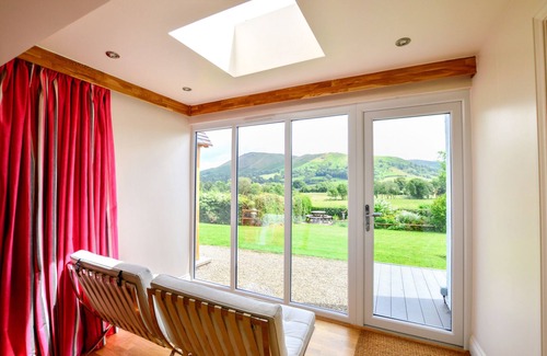Church Stretton Cabaña | VISTAS CLARAS vistas espectaculares, todas las habitaciones superking en suite, bañera de hidromasaje, a pie de pub