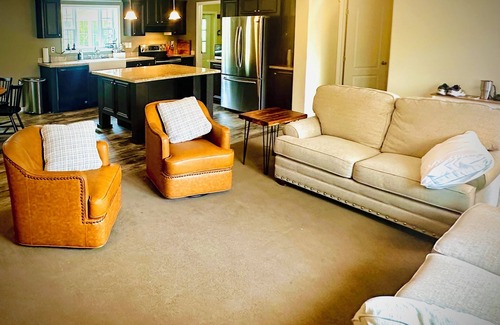 Piedmont Casa | Clearwater Chalet: Chic 3BR Oasis by Lake & UTV Thrills!