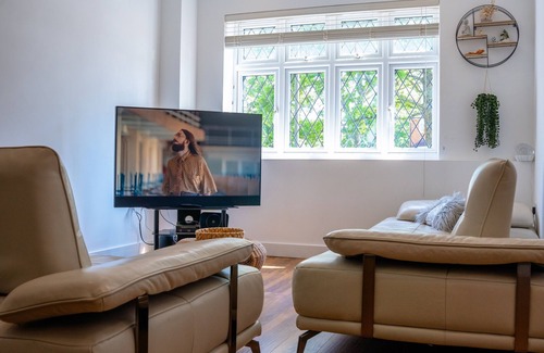 London Borough of Bromley Casa | Cleave House -3bed/2bath with Garden Stunning Holiday/ Contractor Accommodation