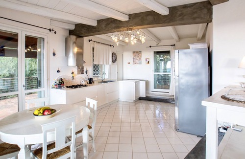 Alghero Villa | ClickSardegna Villa frente al mar, 5 dormitorios, 6 baños, piscina infinita WiFi