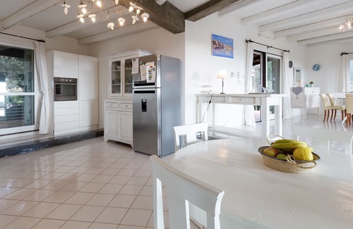 Alghero Villa | ClickSardegna Villa frente al mar, 5 dormitorios, 6 baños, piscina infinita WiFi